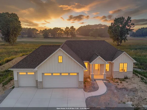 728 Royal Saint Pats Dr, Wrightstown, WI 54180