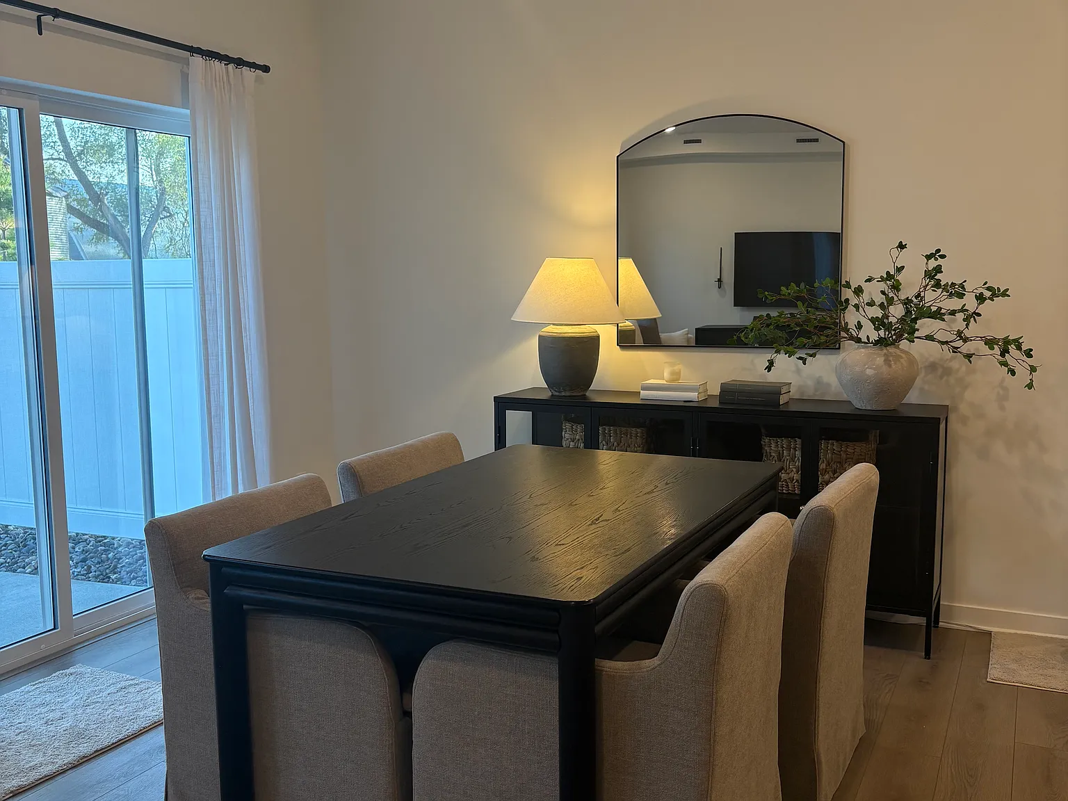 3 bed, 1900 sqft, $2,950 — Photo 3