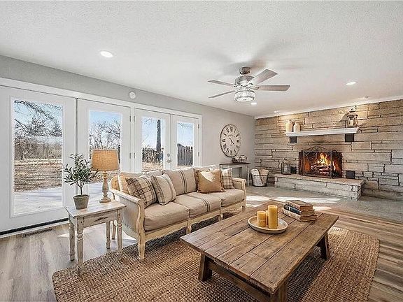 5th image of 3906 Vera Ln