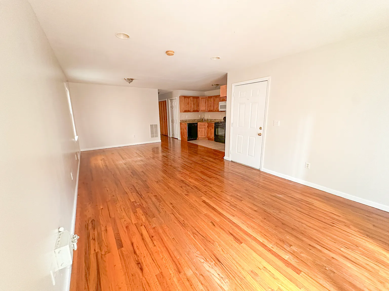 3 bed, 1250 sqft, $2,650 — Photo 2