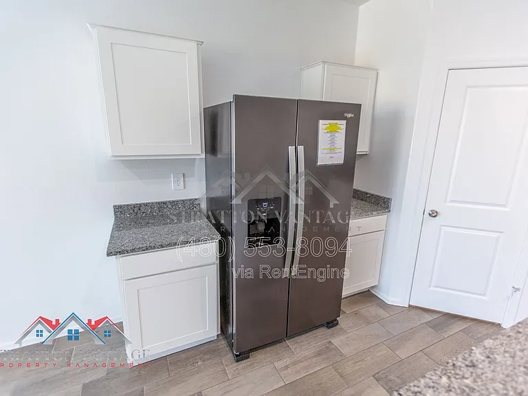 1330 W Hess Ave — Photo 17