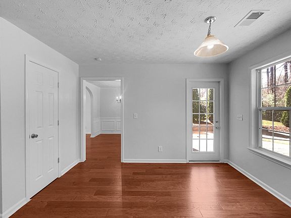 3rd image of 1270 Norwalk Trce