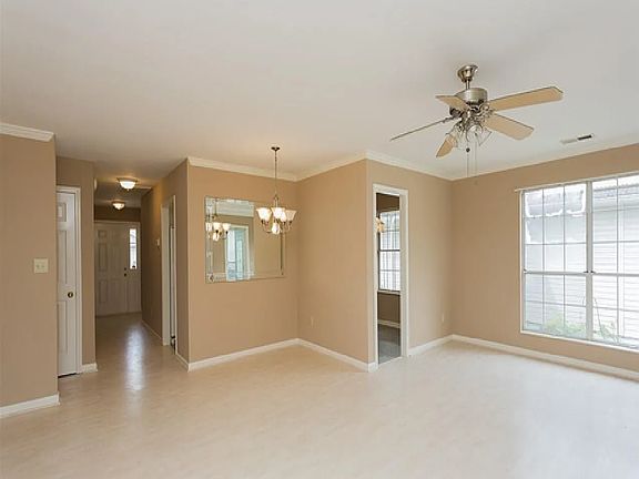 2nd image of 1706 Lake Park Cir
