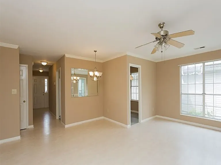 1706 Lake Park Cir — Photo 2