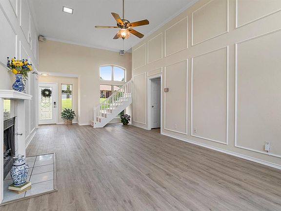 4th image of 2217 Meadowview Dr