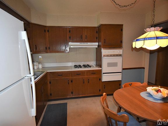 5th image of 61 Caroline Dr