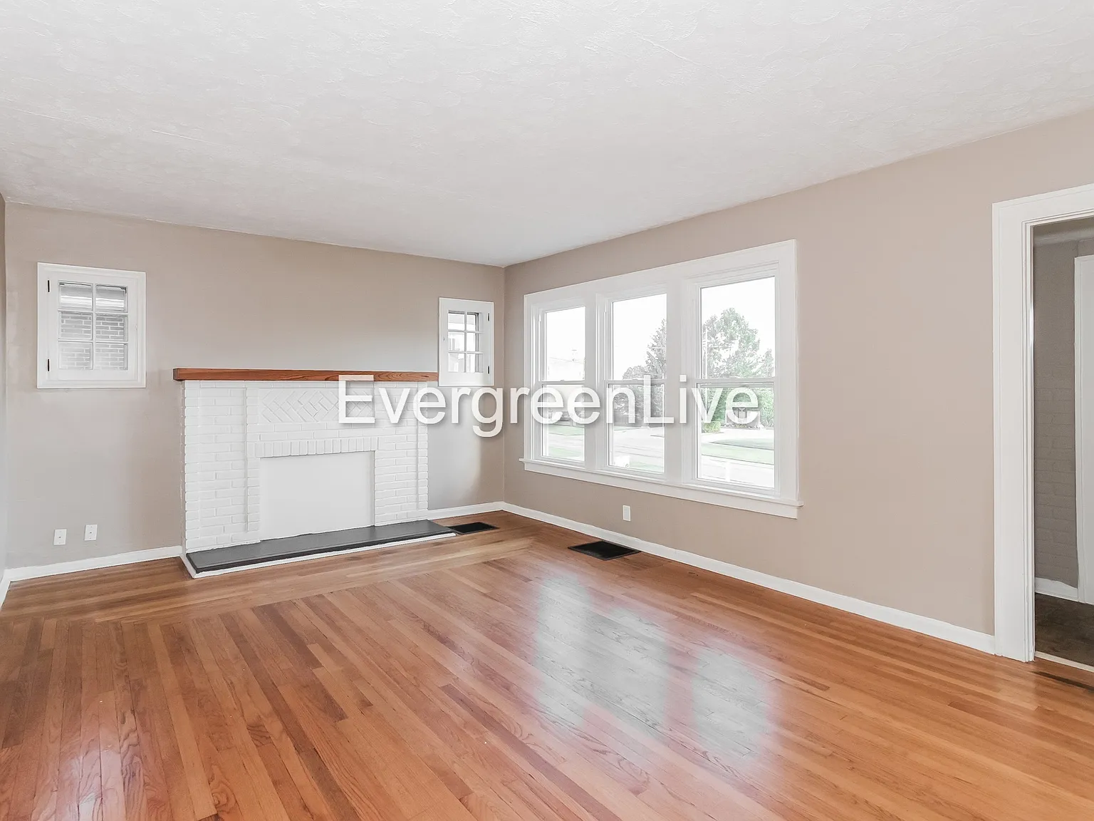 3 bed, 1.0 bath, 1564 sqft, $1,595 — Photo 3