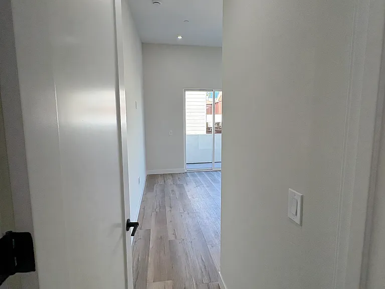 260 Donax Ave — Photo 32