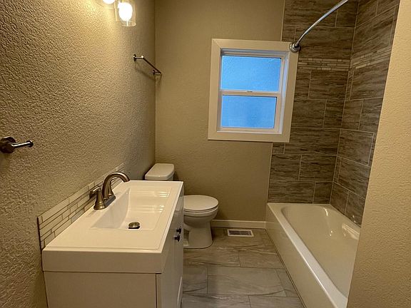 2nd image of 5019 NE Hazel Dell Ave #5009