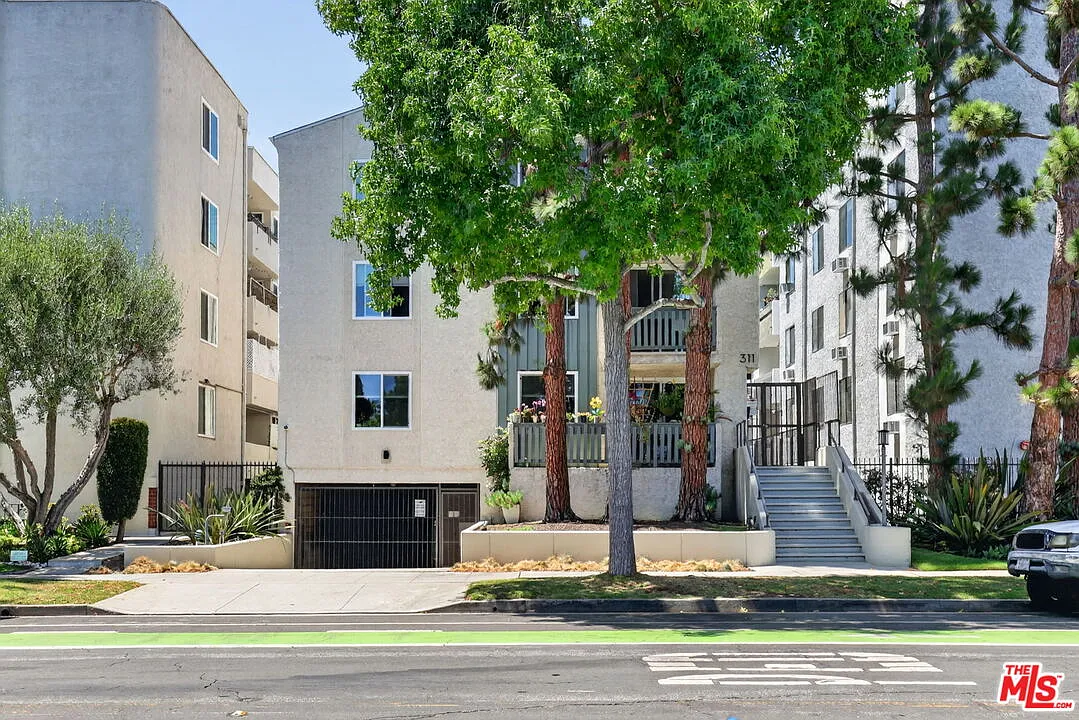 1 bed, 1.0 bath, 750 sqft, $3,200 — Photo 2