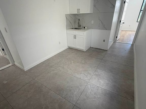 2nd image of 1691 Linden St Floor 2