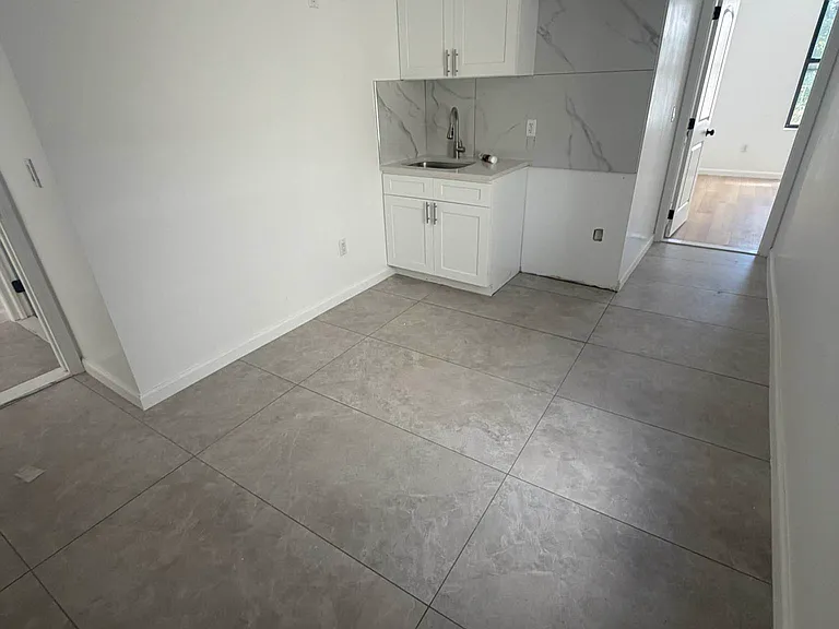 1691 Linden St #2 — Photo 2