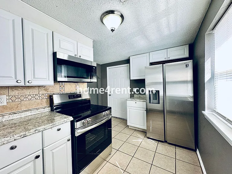 220 N Walnut St — Photo 25