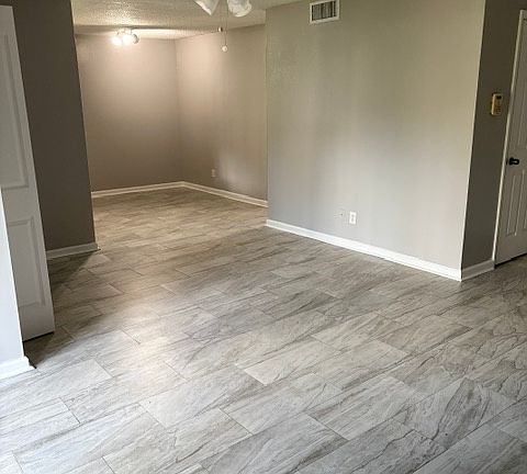 2nd image of 105 Springwood Cir APT B