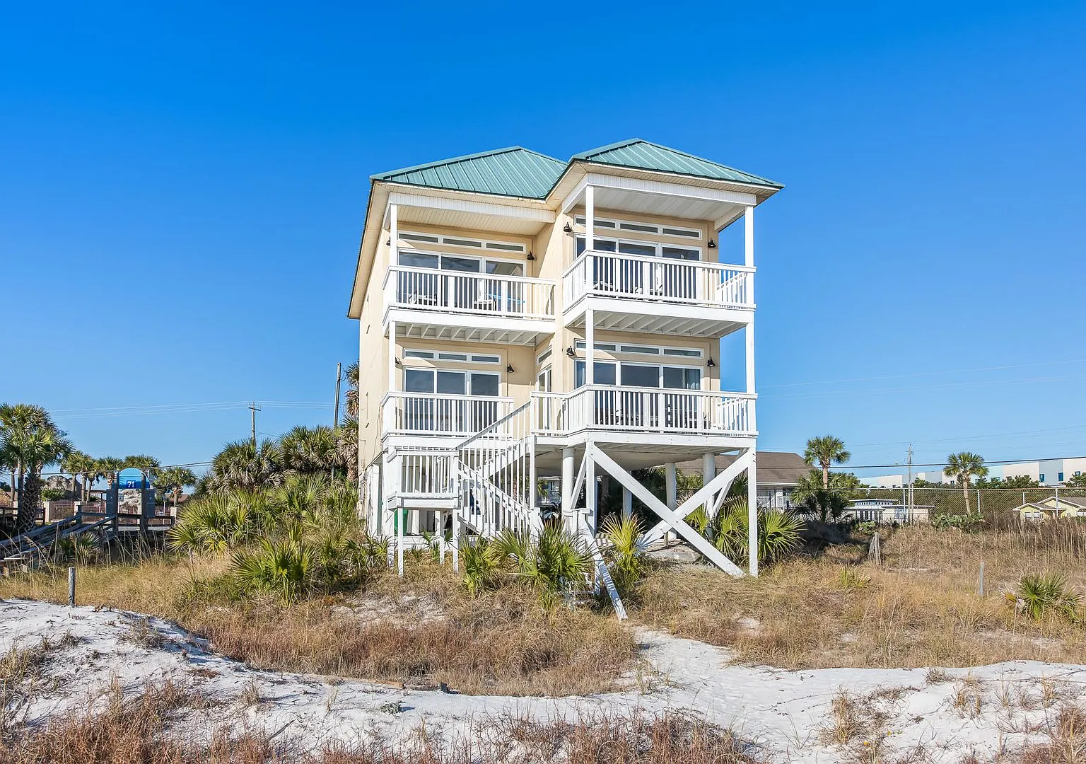 Newly Renovated Beach Front Four Bedroom Home — Photo 1
