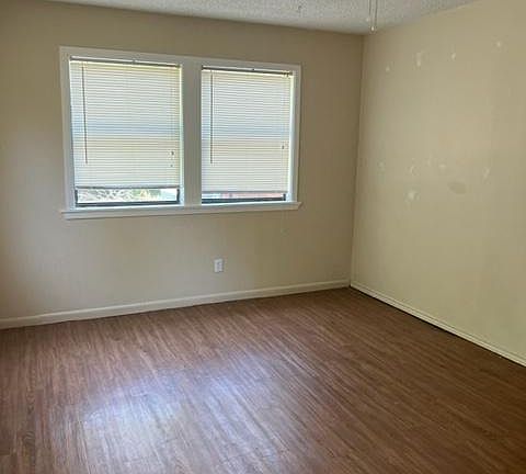 3rd image of 5321 Newton St