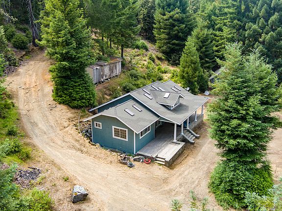 3rd image of 1005 Twin Trees Ln
