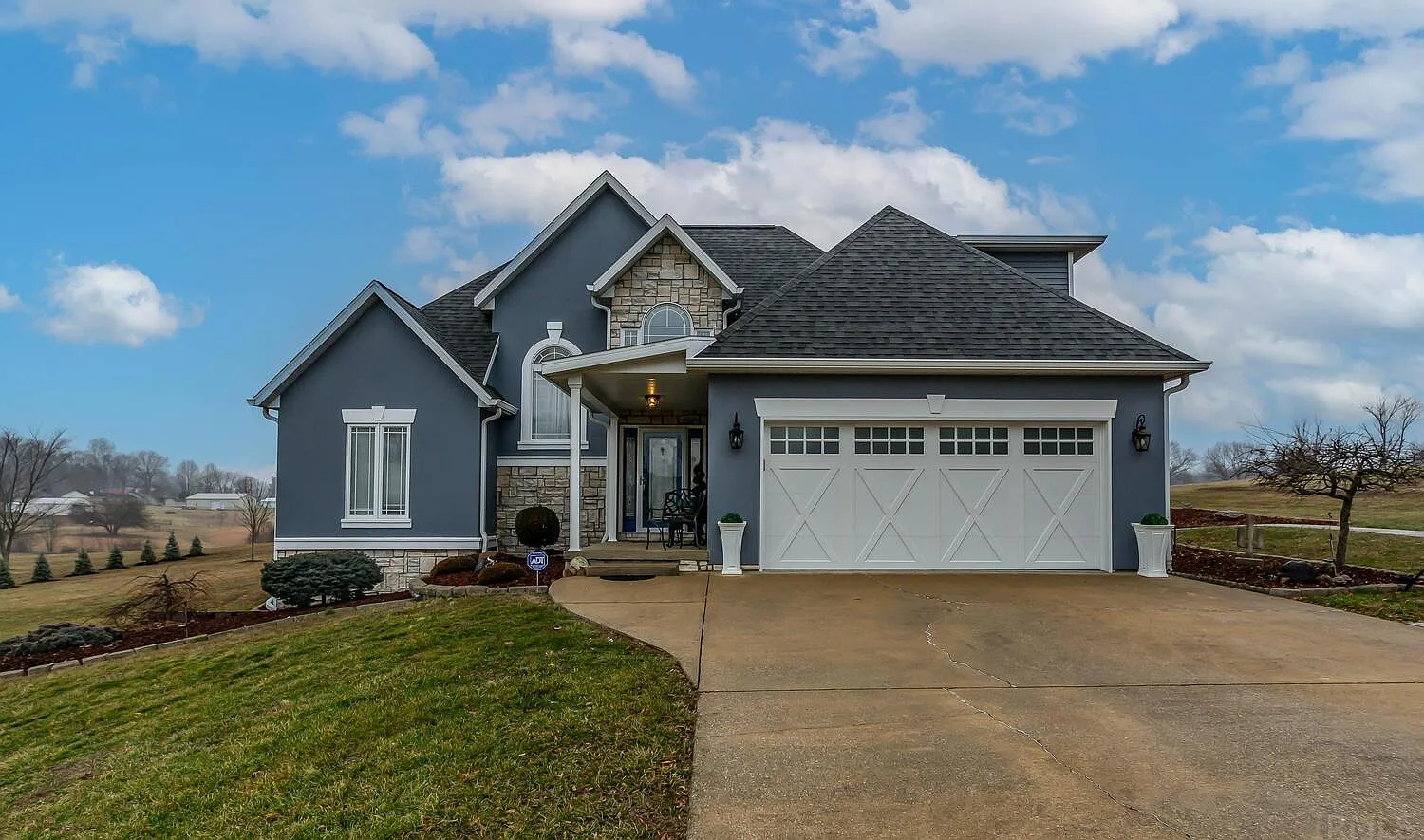 319 Mayberry Ct photo 1