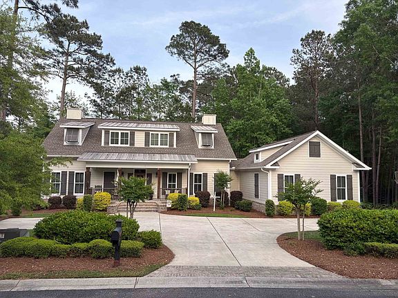 2nd image of 5 Stonington Dr.