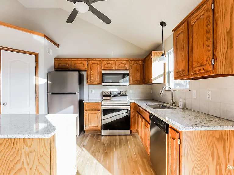 1013 Tudor Dr — Photo 3