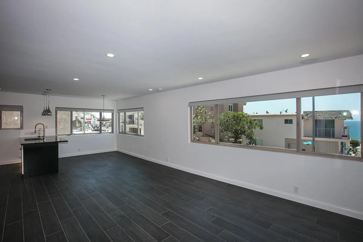 2 bed, 936 sqft, $5,595 — Photo 2