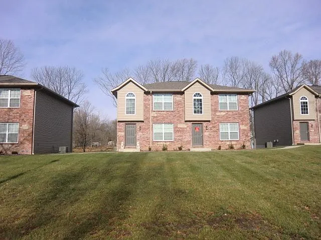 2 bed, 1.5 bath, 1280 sqft, $1,575 — Photo 1