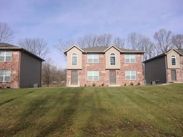 1433 Village Circle Dr, Glen Carbon, IL 62034