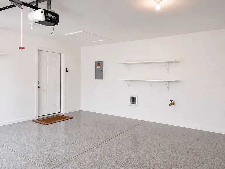 1203 Silverbrook Ln — Photo 16