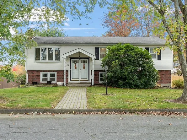 30 Oakmeadow Ln, Methuen, MA 01844
