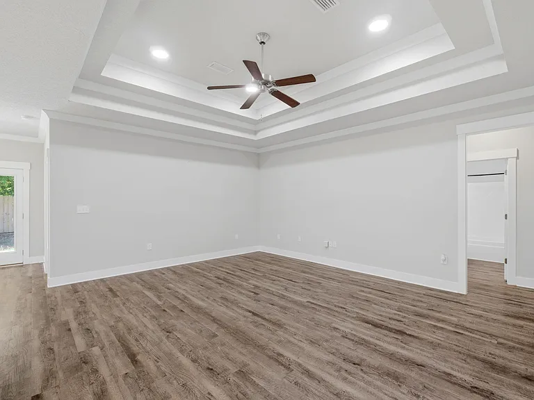 425 Pemberton Ln — Photo 7