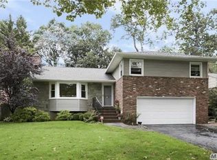 89 Reeve Rd, Rockville Centre, NY 11570