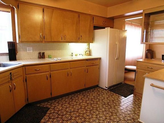 3rd image of 6101 S 120th St