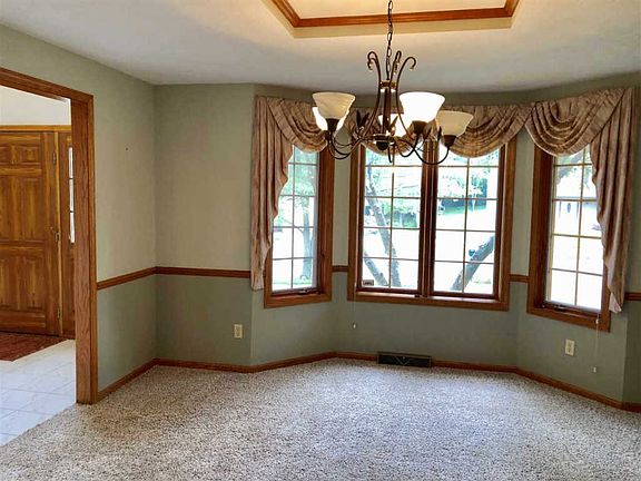 3rd image of 3821 Foxborough Ln