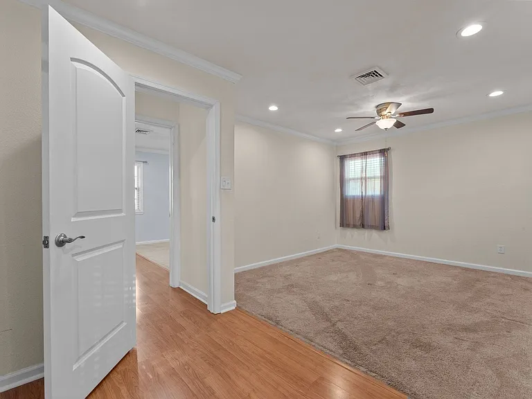 780 Meade Ln — Photo 15