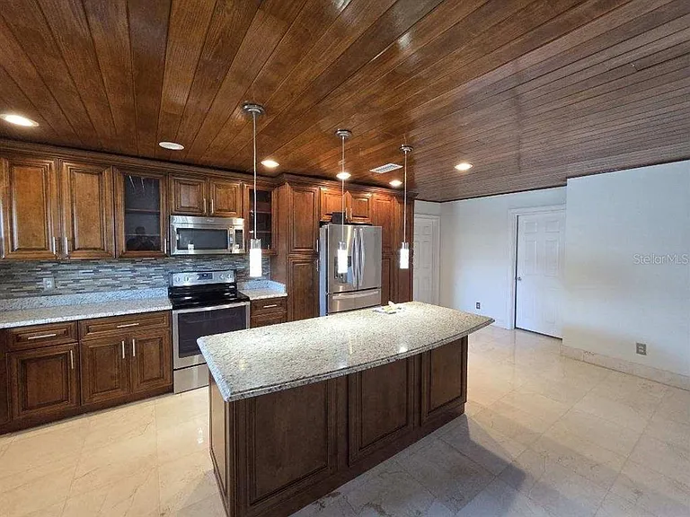 3927 E Eden Roc Cir — Photo 9
