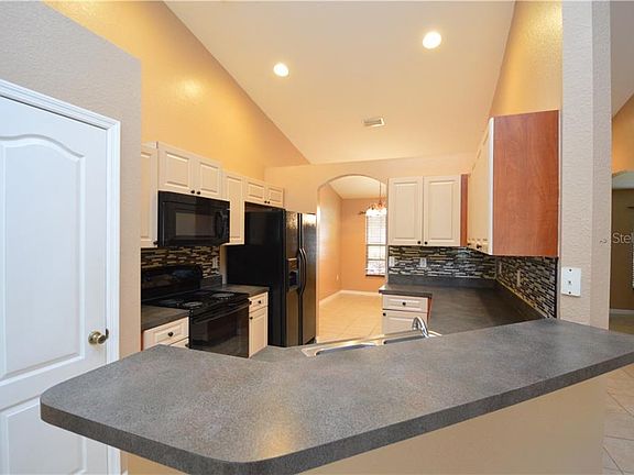 3rd image of 1402 Hillsborough Way