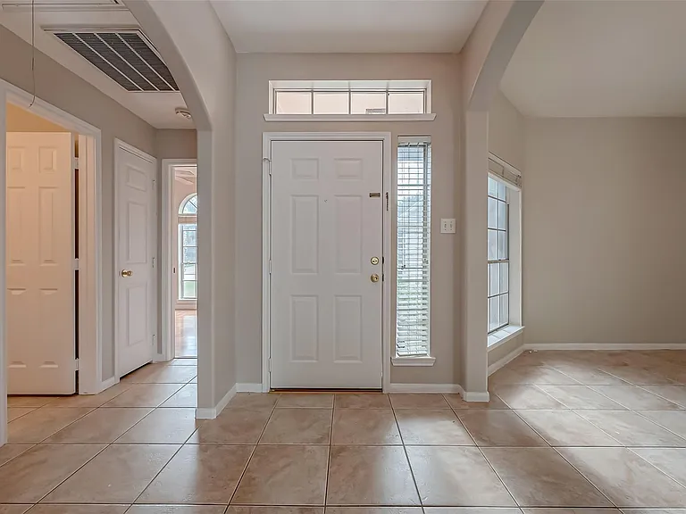 8714 Pleasantbrook Dr — Photo 5