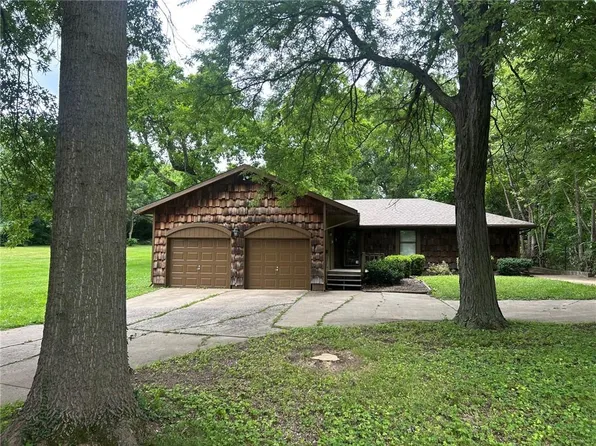7926 Ditzler Ave, Raytown, MO 64138