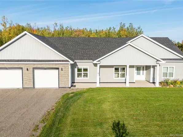 9 Flynn St, Coverdale, NB E1J 0H5