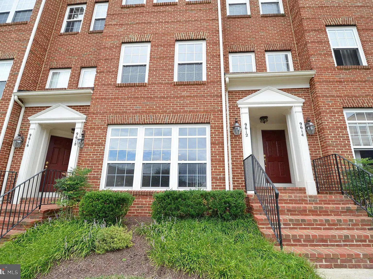 The Townes Condominium — Photo 2