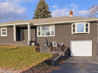 26980 James Ave, Flat Rock, MI 48134