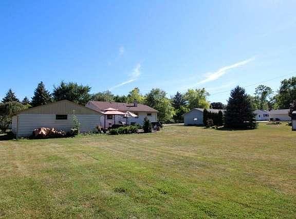 3rd image of 8028 W Margaret Ln