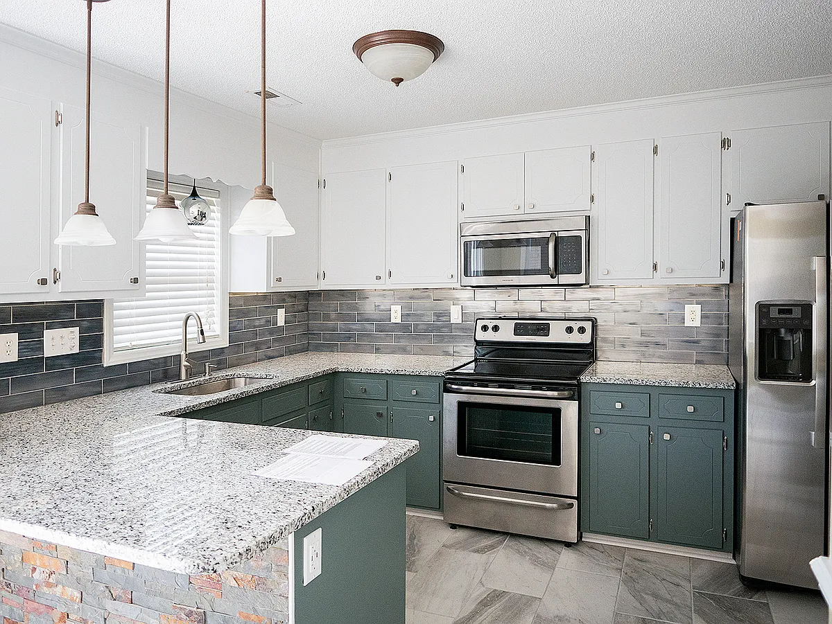 Custom bar, built-in USB outlets, beautiful 12 x 24 porcelain tile - 2385 Vineyard Dr #I1