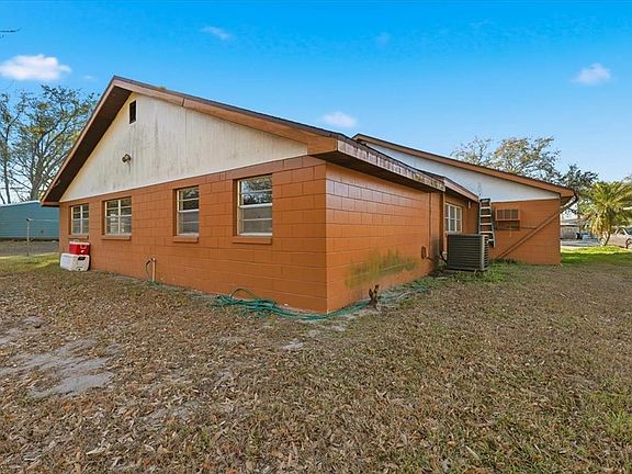 4th image of 111 SUNSET DRIVE E