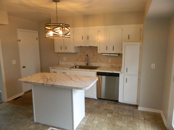 4th image of 107 Lakeside Park Ct