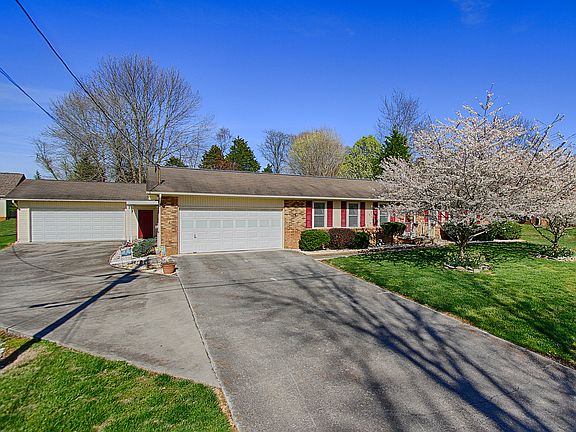 2 Garages:  WORKSHOP!