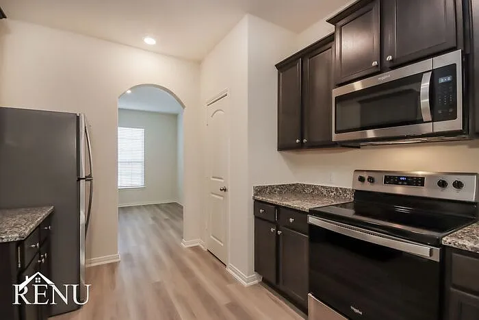 3 bed, 2.0 bath, 1570 sqft, $1,625 — Photo 3