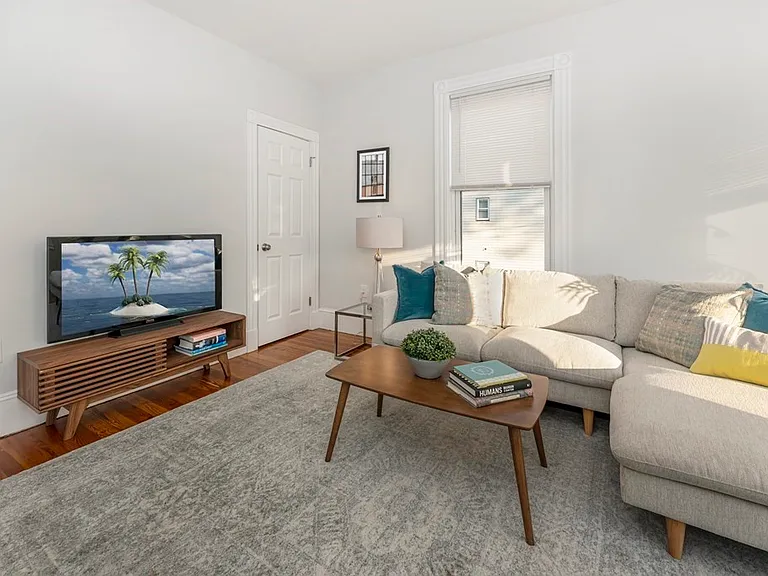 172 Boylston St #3 — Photo 2