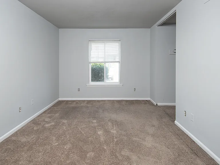 849 Farmhurst Dr #D — Photo 8
