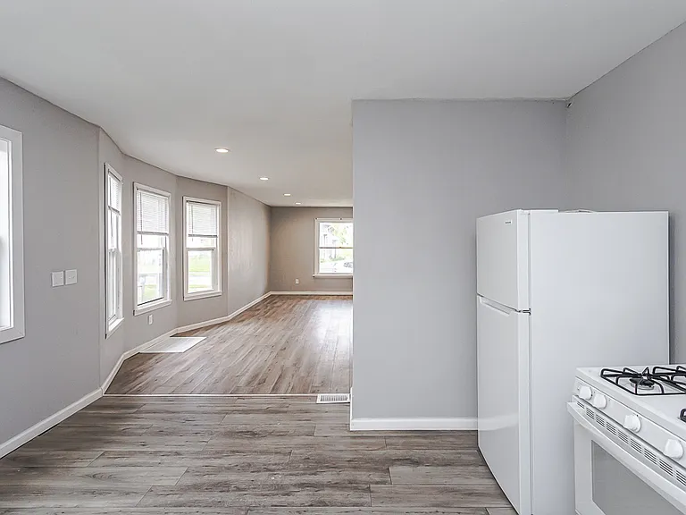 315 Eastern Ave — Photo 18